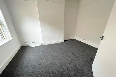 2 bedroom flat to rent, Worthing BN11