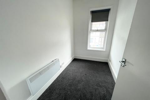 2 bedroom flat to rent, Worthing BN11