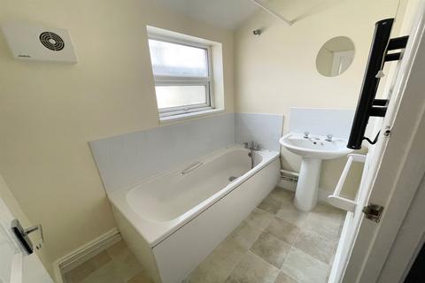 2 bedroom flat to rent, Worthing BN11