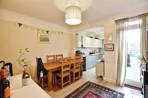 2 bedroom end of terrace house to rent, Vine Street, Stamford