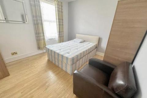 1 bedroom in a flat share to rent, St. Elmo Road, London W12