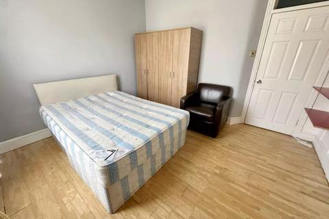 1 bedroom in a flat share to rent, St. Elmo Road, London W12