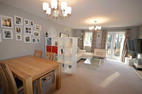 4 bedroom semi-detached house to rent, Watson Way, Crowborough