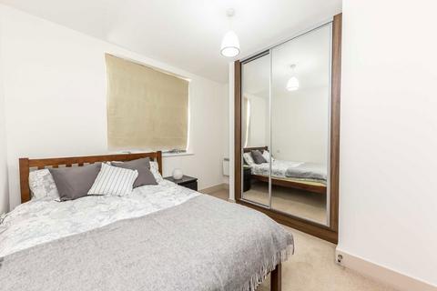 1 bedroom flat for sale, Corben Mews, London SW8