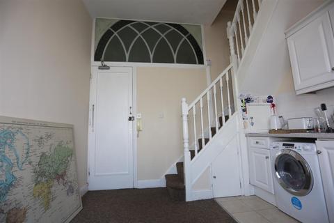 1 bedroom flat to rent, Adelaide Crescent, Hove