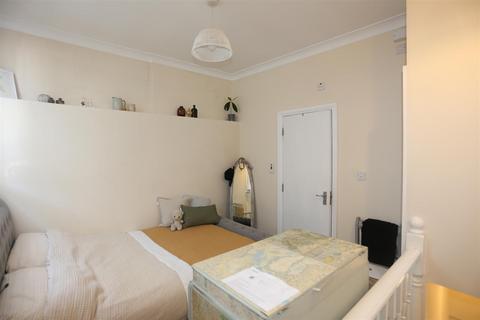 1 bedroom flat to rent, Adelaide Crescent, Hove