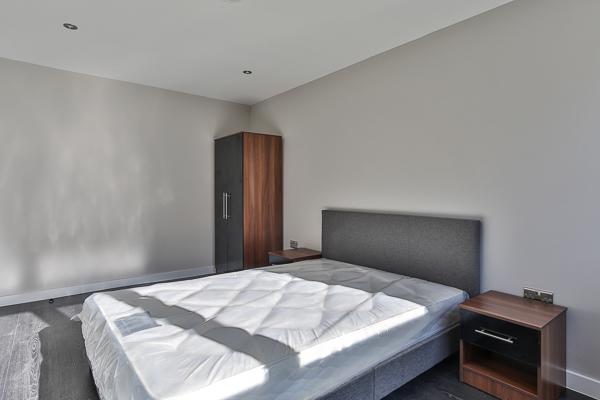 Apartment in Sheffield, South Yorkshire - More