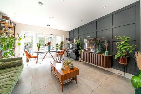 Court Mews, London SE13