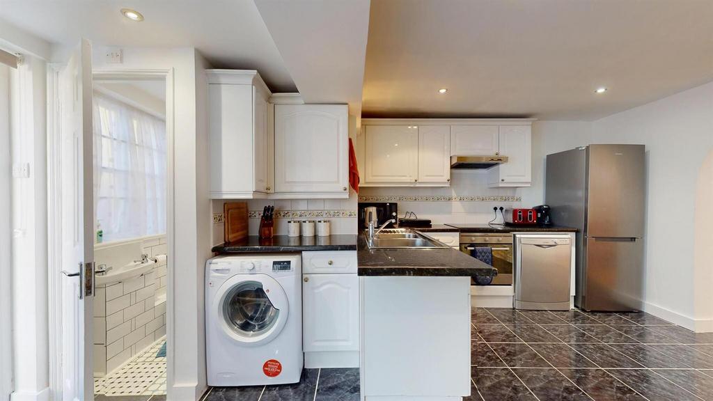18 KRkitchen4.jpg