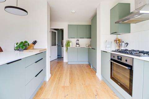 4 bedroom detached house for sale, Cranbourne Drive, Harpenden, Hertfordshire, AL5