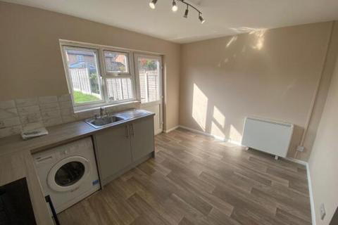 2 bedroom terraced house to rent, Emberson Court, Chelmsford