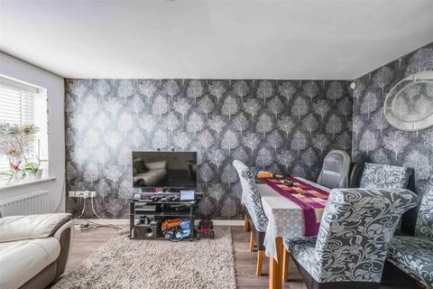 3 bedroom end of terrace house for sale, Ellingham View, Dartford