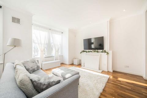 3 bedroom flat for sale, Eckstein Road, London SW11