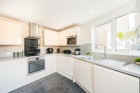 3 bedroom flat for sale, Eckstein Road, London SW11