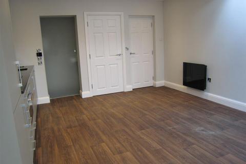 Studio to rent, Walton Street