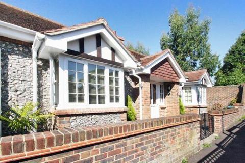 2 bedroom detached bungalow to rent, Water Lane, Angmering BN16