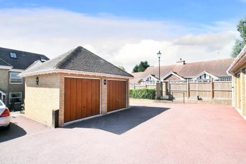 2 bedroom detached bungalow to rent, Water Lane, Angmering BN16