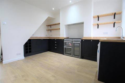 4 bedroom terraced house to rent, Hawksworth Grove, Hawksworth, Leeds, LS5 3NB