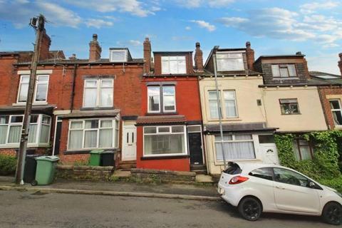 4 bedroom terraced house to rent, Hawksworth Grove, Hawksworth, Leeds, LS5 3NB