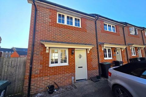 2 bedroom house to rent, The Square, Loughton IG10