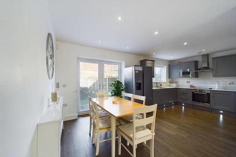 4 bedroom house for sale, Easedale Drive, Hornchurch