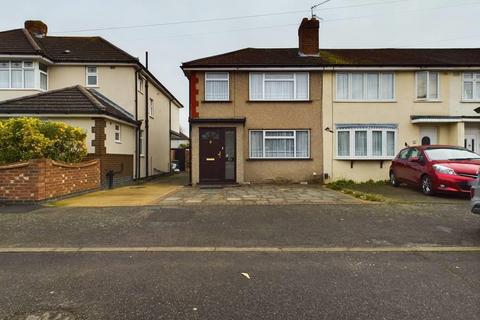 83 Lancaster Drive, Hornchurch, RM12 5SP