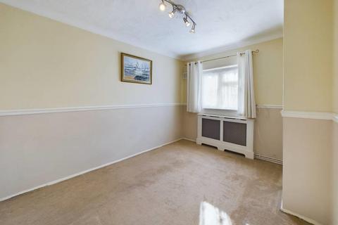 8 Broadhurst Walk, Rainham, RM13 7HD