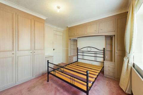 8 Broadhurst Walk, Rainham, RM13 7HD