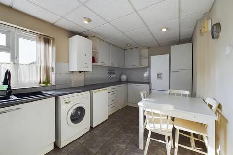 8 Broadhurst Walk, Rainham, RM13 7HD