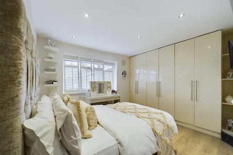156 Bader Way, Rainham, RM13 7HU