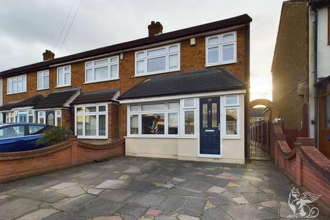 37 Newtons Close, Rainham, RM13 7AX