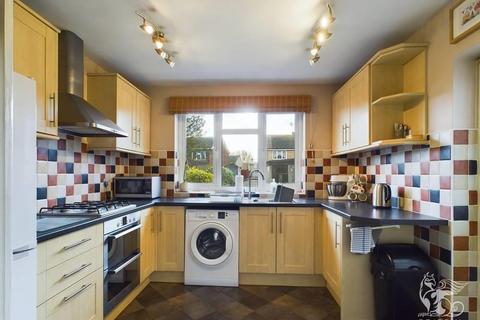 37 Newtons Close, Rainham, RM13 7AX