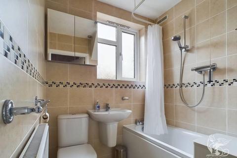 37 Newtons Close, Rainham, RM13 7AX
