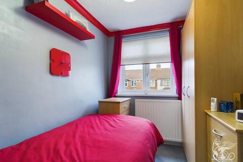 37 Newtons Close, Rainham, RM13 7AX