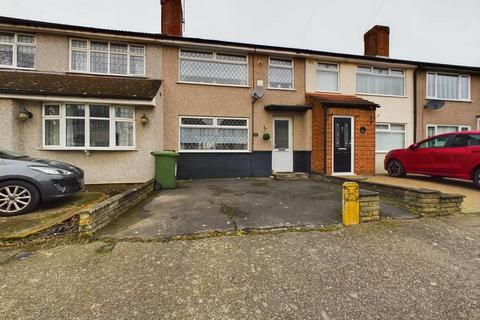122 Lancaster Drive, Hornchurch, RM12 5SL