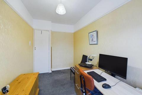 122 Lancaster Drive, Hornchurch, RM12 5SL