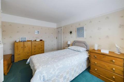 122 Lancaster Drive, Hornchurch, RM12 5SL