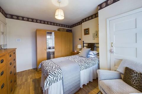122 Lancaster Drive, Hornchurch, RM12 5SL
