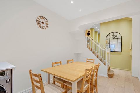 3 bedroom maisonette for sale, Brixton Road, London SW9