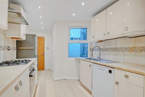 3 bedroom maisonette for sale, Brixton Road, London SW9