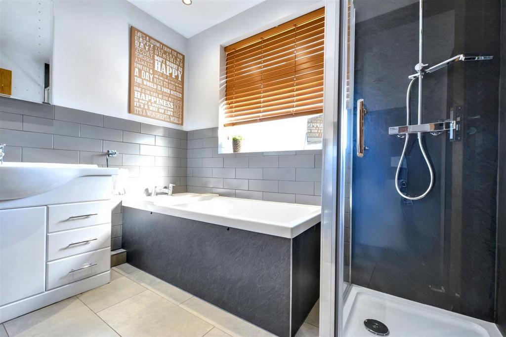 Bathroom 1.jpeg