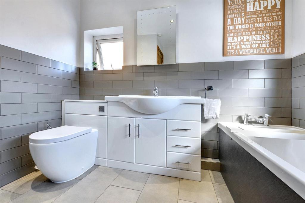 Bathroom 2.jpeg