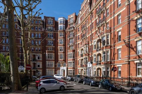 3 bedroom flat for sale, Iverna Court, London, W8