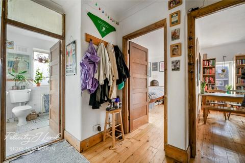 2 bedroom flat for sale, Cazenove Road, London N16