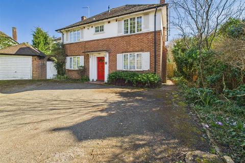 4 bedroom house to rent, Dale Close, Hitchin SG4