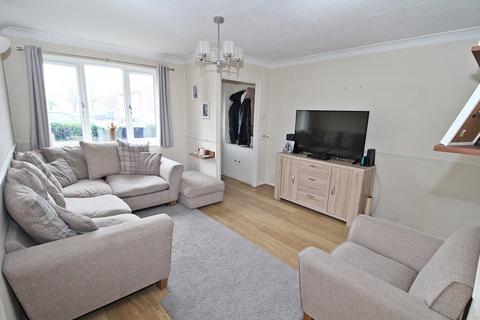 2 bedroom end of terrace house for sale, Windermere Close, Flitwick