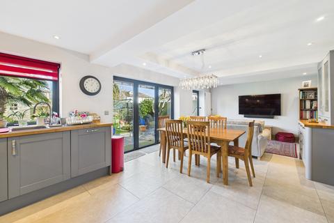 4 bedroom semi-detached house for sale, Twyn-Y-Fedwen Road, Whitchurch, Cardiff. CF14