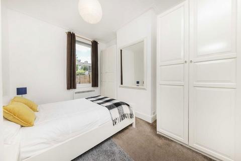 1 bedroom flat to rent, Fircroft Road, London SW17