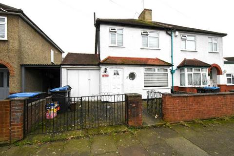 3 bedroom property for sale, Holmwood Road