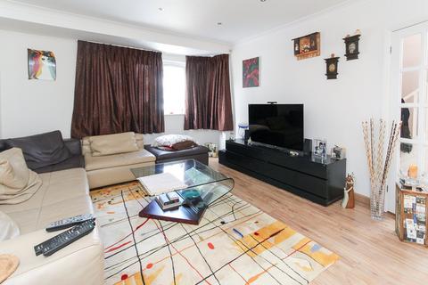 4 bedroom semi-detached house to rent, Penshurst Gardens, Edgware, Middx, HA8